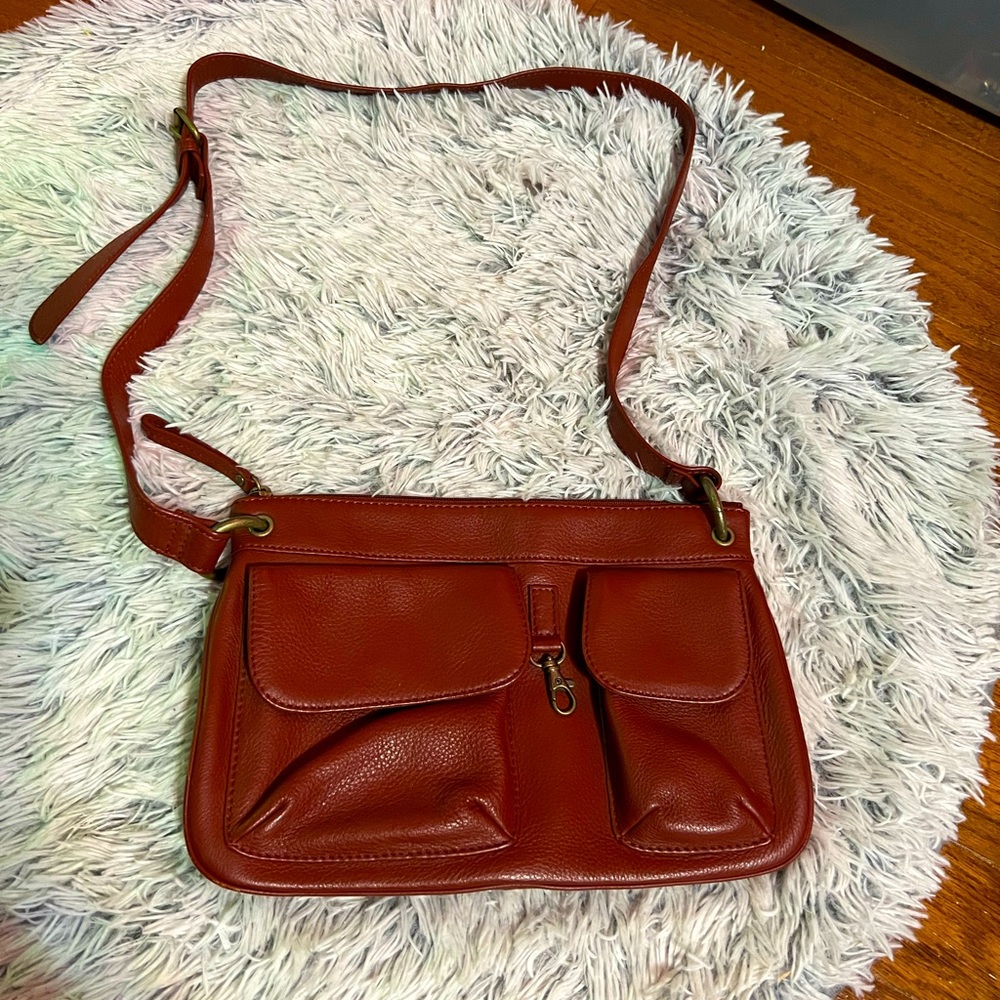 EUC HOBO INTERNATIONAL red brown terracotta patent leather bag purse like new